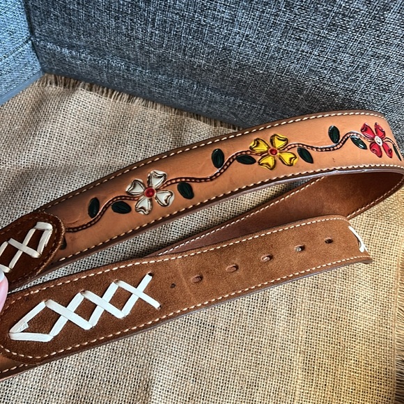 Floral Brown Leather Belt (size 42) 🌺 🌼 - Picture 14 of 17
